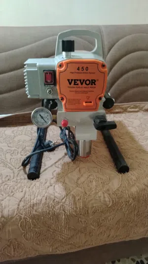 هذا الجهاز هو عبارة عن بخاخ طلاء بدون هواء (Airless Sprayer) من ماركة VEVOR، طراز GD-450. [1, 2]