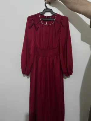 فساتين ولا لبسه سايز ميديوم التنين ب15 دينار