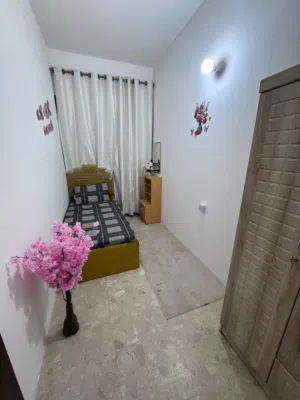 غرف للإيجار على كورنيش نساء فقط