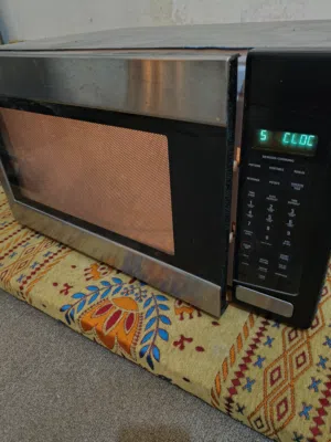 Daewoo 30+ Liters Microwave in Hawally