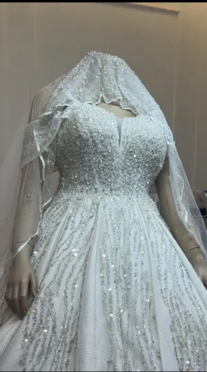 فستان عروسه فخم للبيع