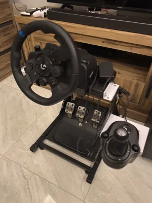 Steering wheel اجدد نوع مستعمل استعمال خفيف و اموره فوق الطيبة اللي مهتم اكثر يقرأ الوصف