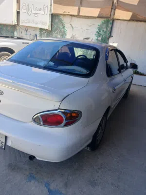 سيارة هيونداي افانتي 2000 موديل  حديثة، لون أبيض، أوتوماتيك، حالة ممتازة