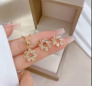 طاقم بسعر التخفيض