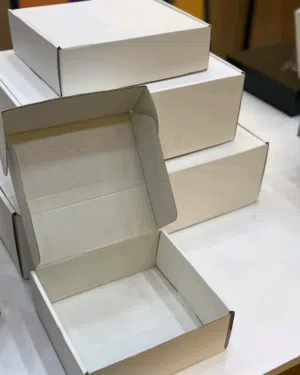 بوكسات كرتونيه وأكياس وعلب وبواكت لاواصق الاستيكرات بمختلف الاحجام