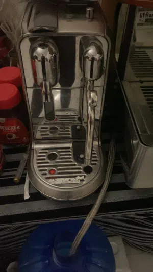 NESSPRESSO COFFE MACHINE