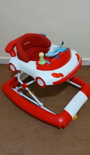 كراجه مشاية أطفال ماركة mama love من روبنز بحااالة الجديد فيها موسيقى ونظام هزاز ومشاية بسعر مميز