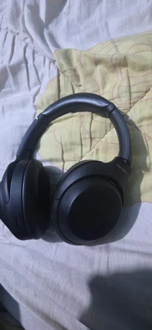 سماعات sony WH-1000XM4 مستعمله قليل جداً