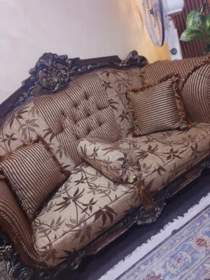 طقم كنب خشب لاتيه وليس تجاري طقم ثقيل جدا