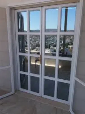 فني صيانة المنيوم بي في سي مطابخ
