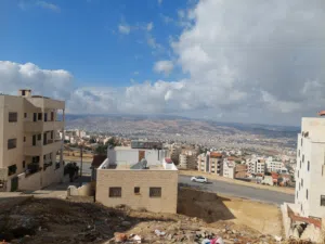ارض للبيع في ابو نصير قرب مسجد الهدى مرتفعه ومطلة بسعر مميز