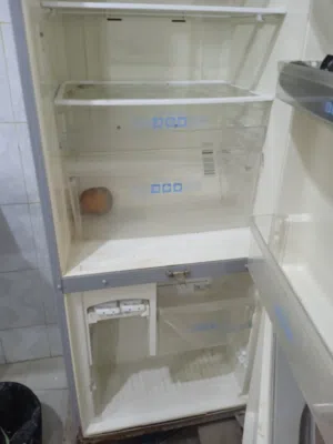 ثلاجه ايطالي مستعمل نظيف بسعر عرضه