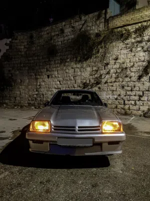 اوبل مانتا 1984 للبيع