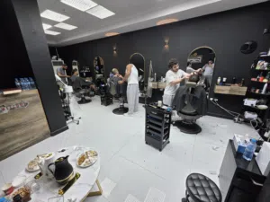 صالون رجالي VIP مربح للبيع – مشروع جاهز بدخل فوري   فرصة ذهبية للاستثمار في مشروع شغال وجاهز