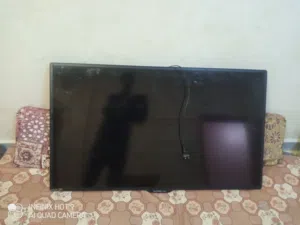 شاشة ناشونال LEDمكسورة مستعملة شهر فقط شوف الوصف