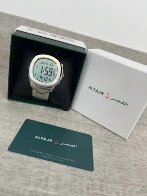 ساعة الفجر الإسلامية الغنية عن التعريف مميزاتها في الوصف
