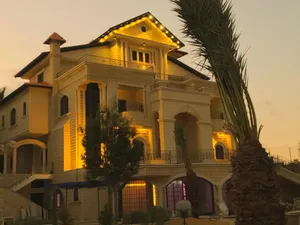 أكثر من 6 غرف . أكثر من 6 حمامات . 1800 م٢3