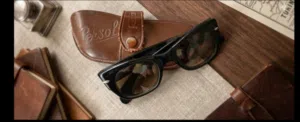 نظارة Persol إيطالية أصلية كلاسيك - مع الحافظة الأصلية .