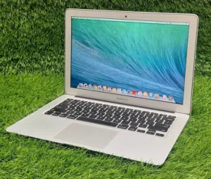 لابتوب ابل شبه كرتونة