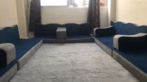 مجلس لون نيلي وسكني للبيع