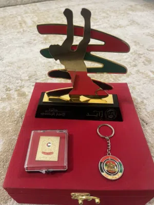 درع وميداليات وشعار