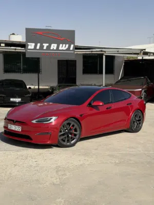 Tesla Model S 2021 Dual Motor  AutoScore B+  غرفة بيضاء  جنط 21  58 ألف مايل  32,000 دينار