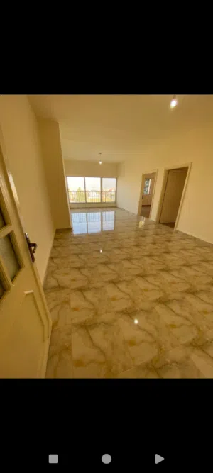 عبدون ـ شقه فارغه للايجار مجدده بالكامل موقع مميز