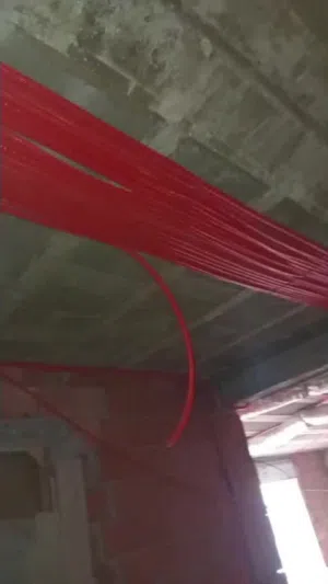كهربائي بناء