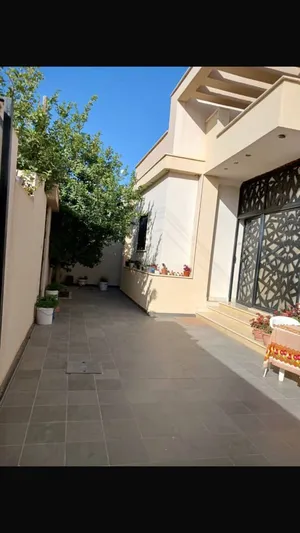 فيلا أرضية للبيع عين زارة القرقني
