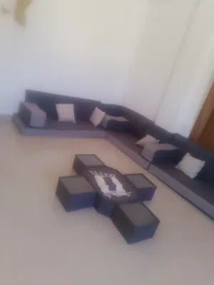 غرفة قعدة أرضية بحالة الوكاله