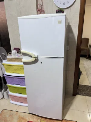 ثلاجة دايو بحالة جيدة جدن