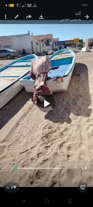 قارب للبيع