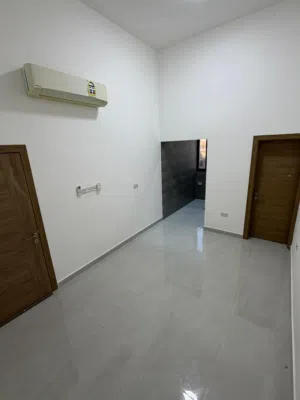 غرفه وحمام ومطبخ صغيره في الموالح الجنوبيه