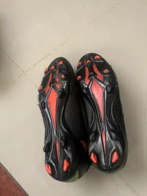 بوت اديداس اصلي بحاله ممتازه