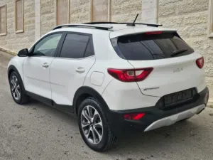 كيا-ستونك-فل-مع-فتحه-سقف-بسعر-حرق-وكاش