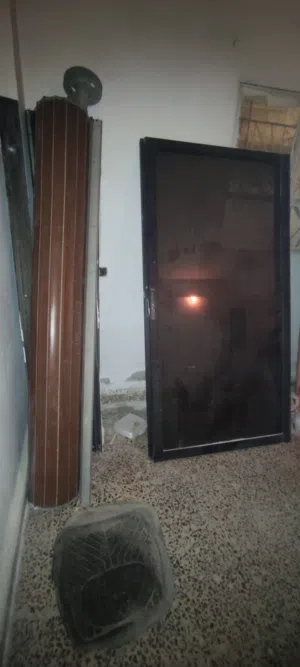 باب ألمنيوم سحاب زجاج اسود مع أباجوره للبيع