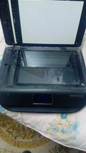 طابعه hpواي فاي بحاله جيده وشغاله وطابعه كانون وماكنة تجليد حراري