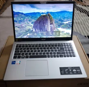 لابتوب أيسر للبيع
