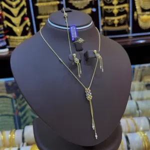 طقم ذهب عيار 18
