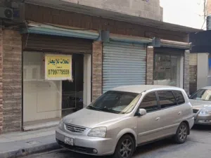 محلات للايجار الزرقاء الوسط التجاري مساحه المحلات 80م مفتوحات على بعض