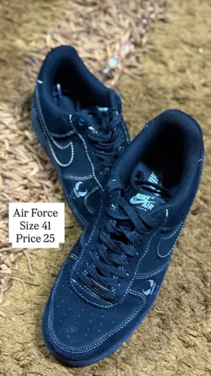 أحذية متنوعة