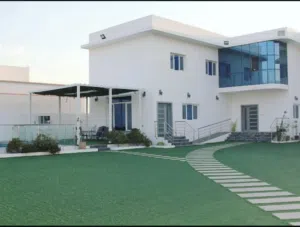 للبيع استراحه في منطقه الرميس موقعها مناسب جدا