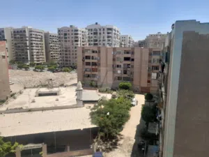 شقه بصقر قريش الحى العاشر مدينه نصر متشطبه سوبر لوكس قريبه من الواحه ومسجد الخلفاء الراشدين دور ثالت