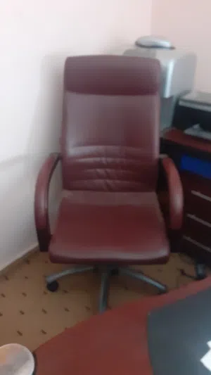 مكتب ايطالي للبيع