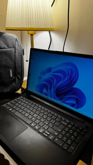 للبيع لابتوب نظيف جداً شبه جديد  Lenovo V15   G3 IAP ماركه لينوفو  حجم 15.6