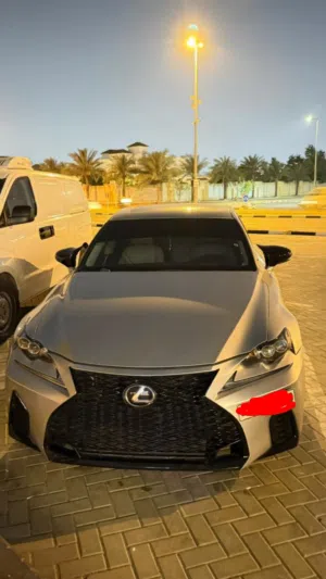 لكزس اي اس 200