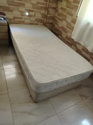 فرشة مفرد اسفنج ضغط عالي بحال الجديد بسعر حرق