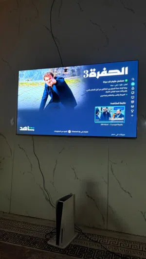 بلي ستيشن 5 نظيف مع يدتان وقرص فيفا 26 مع قاعدة الشحن