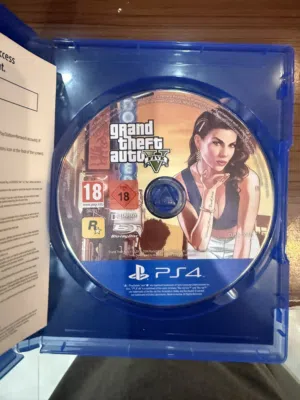 لعبة حرامي السيارات GTA V بقيمة 5 ريال