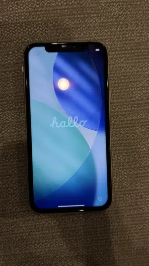 للبيع iPhone 11